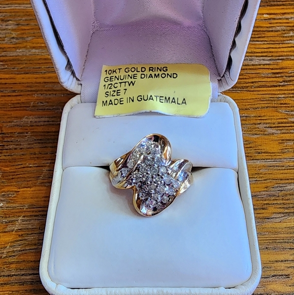 Women's 10kt Gold Ring Genuine Diamond 1/2 CTTW Size 7 - Picture 1 of 13